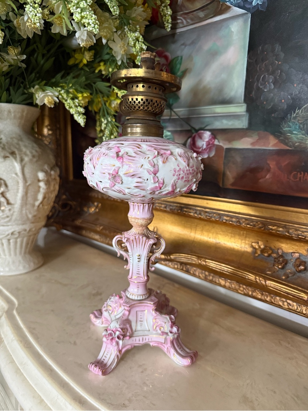 Porcelain pink oil lamp
